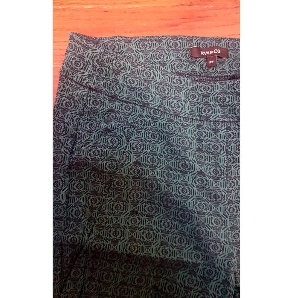 ▪ RW&CO ▪︎ Forest green cropped pants 🍦2/$11 - Picture 5 of 5